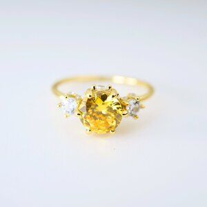 Penelope Brilliant Round Yellow Crystal Clear Adorns Ring S925 Sterling Silver